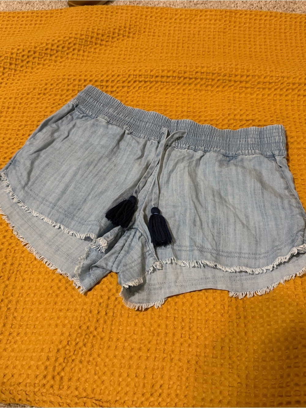 NEW 🆕 Vineyard Vines Light Blue Denim-Style Tassel Shorts